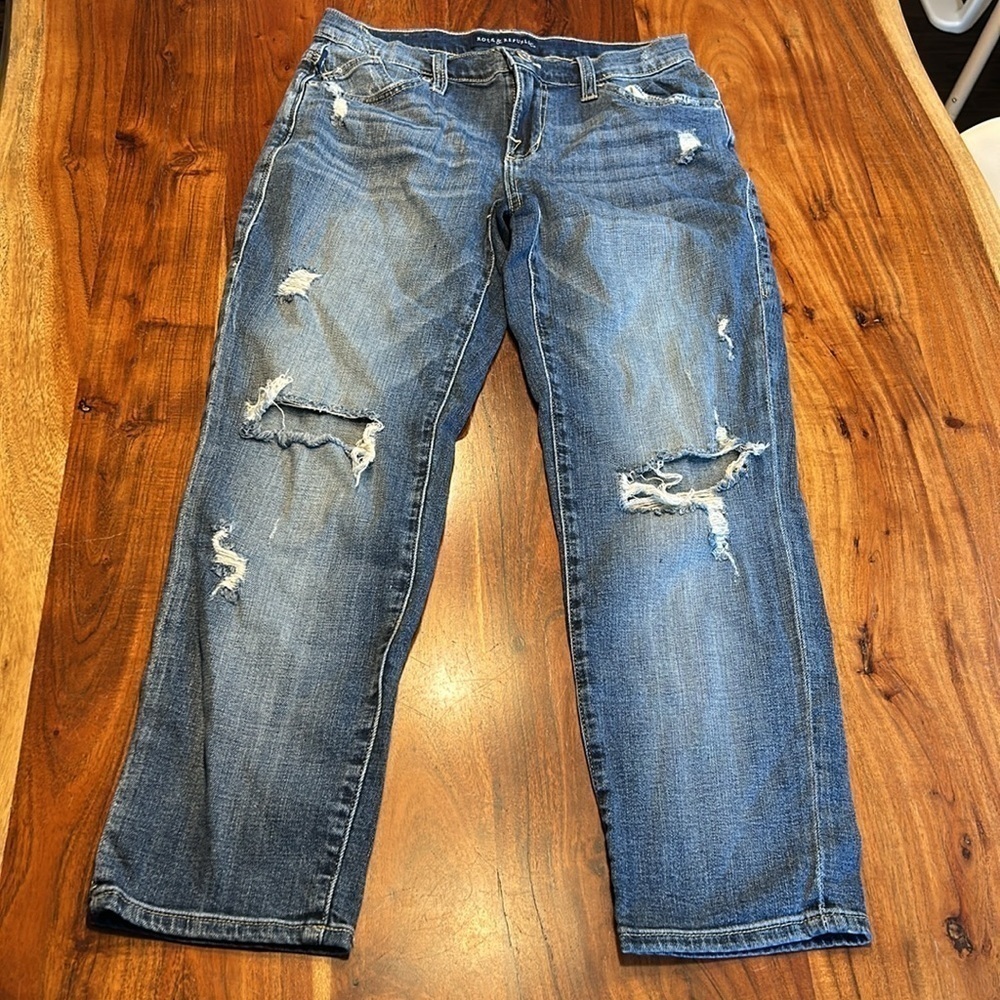 Rock & Republic Distressed Blue Jeans straight leg